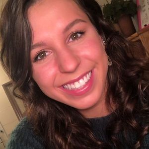 Meet your Posher, Olivia